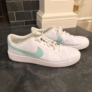 Nike Mens White Sneakers with Mint Swoosh